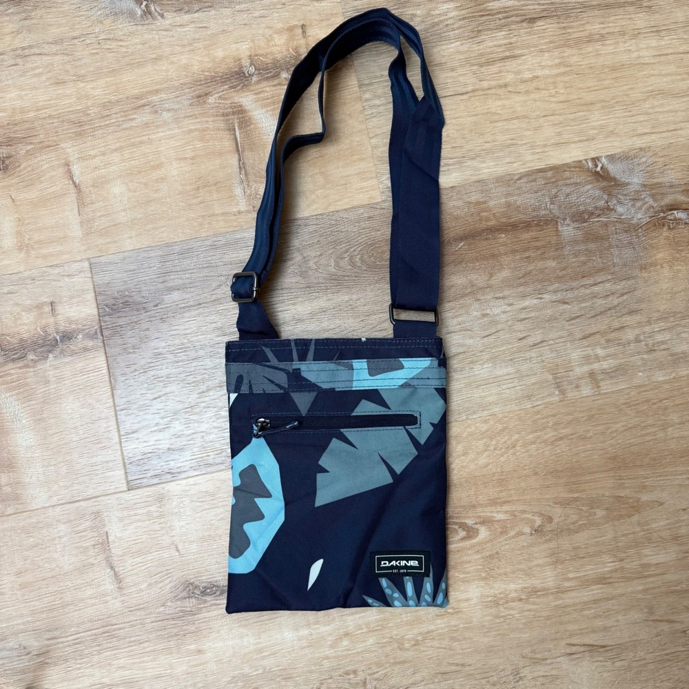 Dakine Camouflage Palm Print Crossbody Bag Navy Blue Adjustable Strap